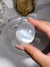 Load image into Gallery viewer, Satin Spar mini palm stones