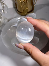 Load image into Gallery viewer, Satin Spar mini palm stones