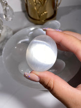 Load image into Gallery viewer, Satin Spar mini palm stones